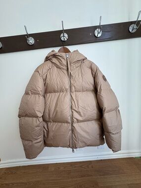 Brand New Women Canada Goose Puffer Jacket in Beige - Size M